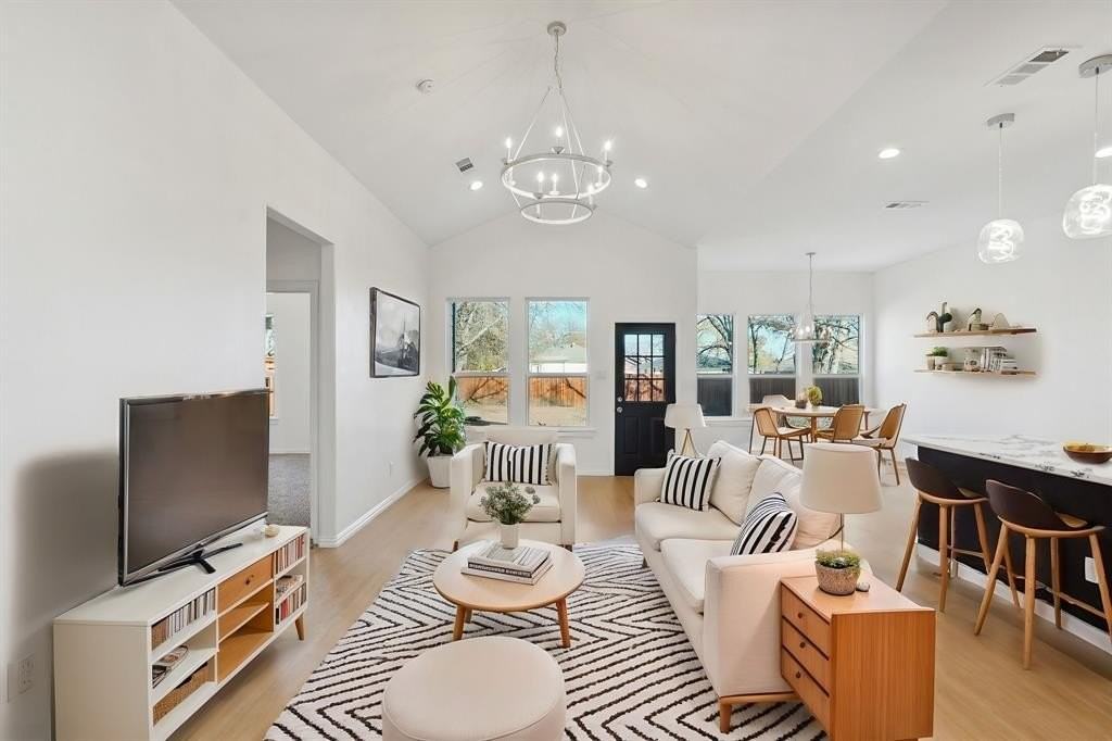 2114 Spikes St - Photo 4 of 31