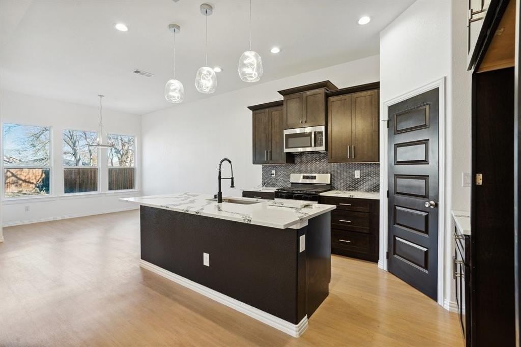 2114 Spikes St - Photo 5 of 31