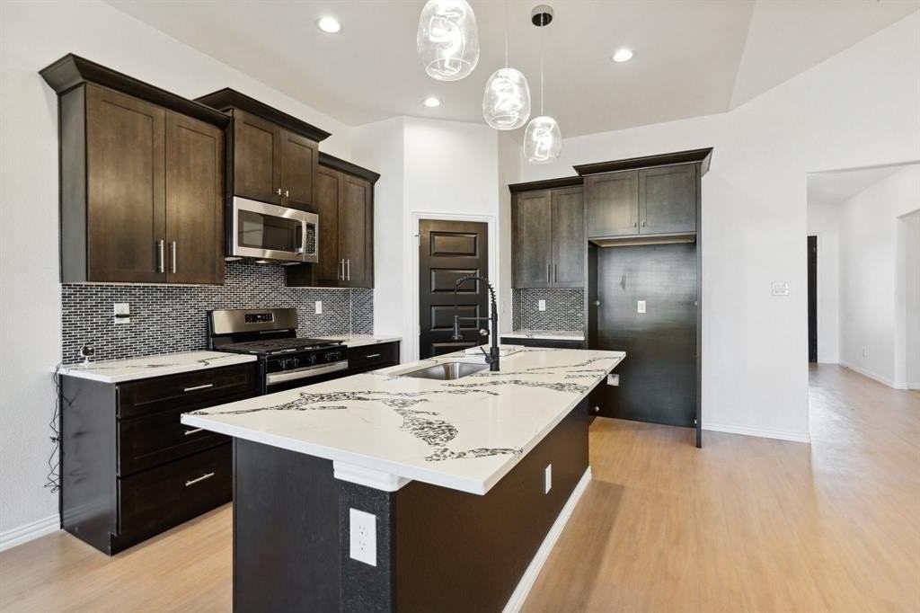 2114 Spikes St - Photo 7 of 31