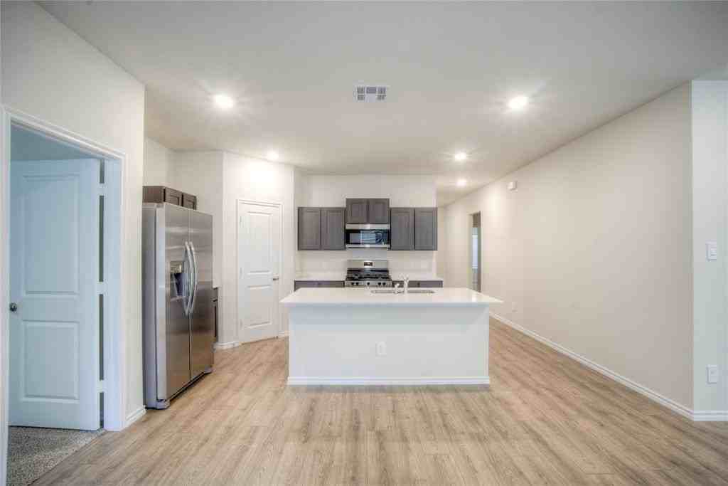 3913 Turquoise Ave - Photo 2 of 19