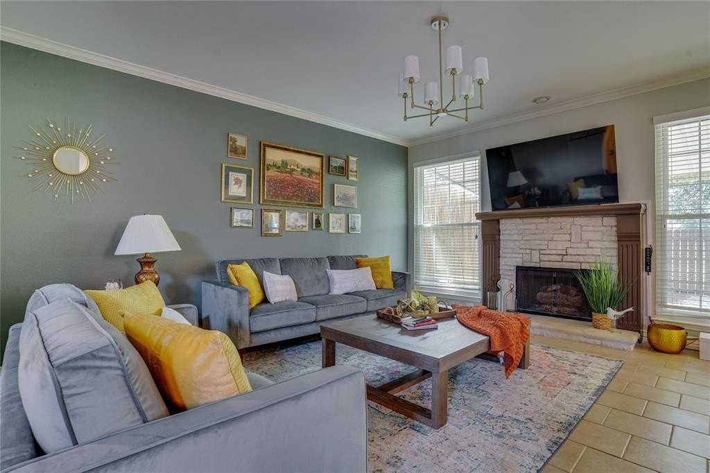 2130 Montclair Ln - Photo 3 of 16