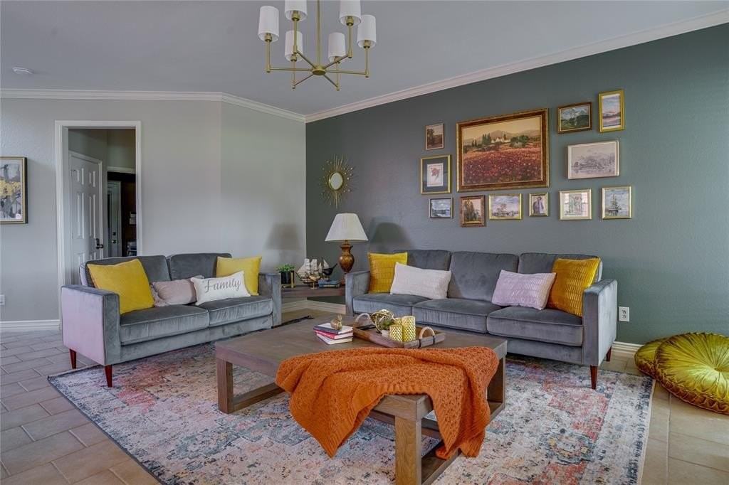 2130 Montclair Ln - Photo 4 of 16