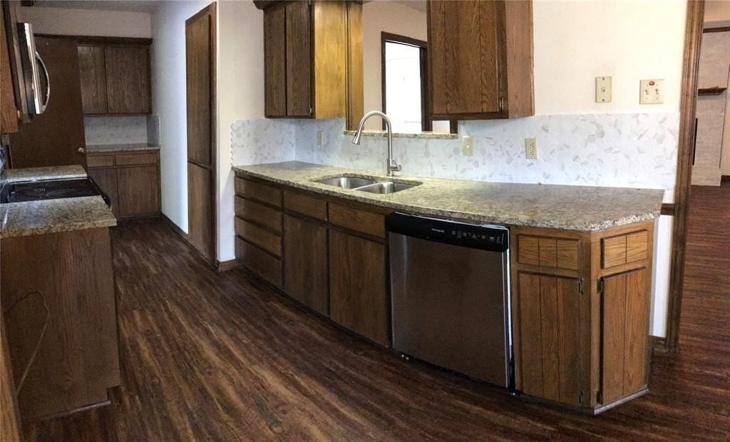 11 Marvin Gdns - Photo 3 of 11