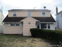 323 Peninsula Blvd - Photo 1 of 1