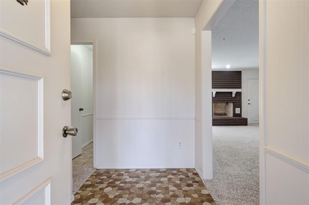 524 Sherwood Ln - Photo 4 of 34