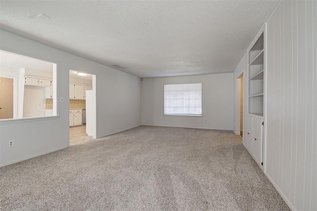 524 Sherwood Ln - Photo 7 of 34