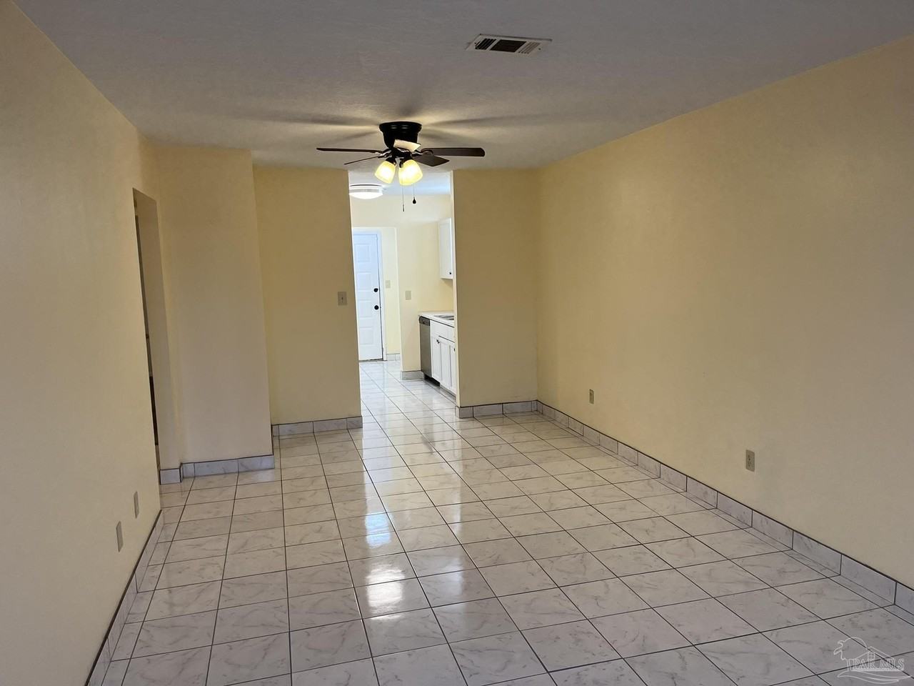 3220 Redwood Ln - Photo 2 of 18