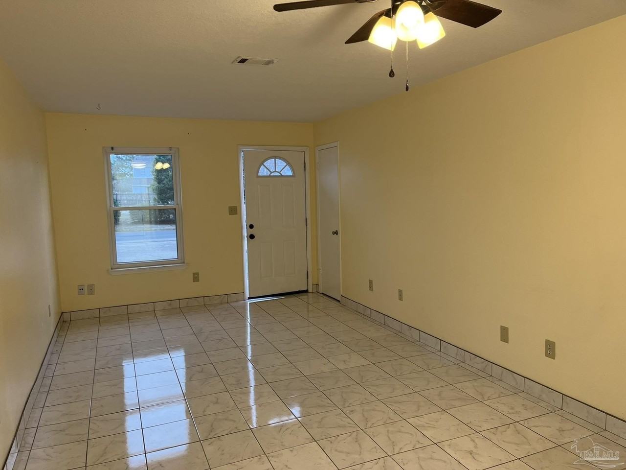 3220 Redwood Ln - Photo 3 of 18