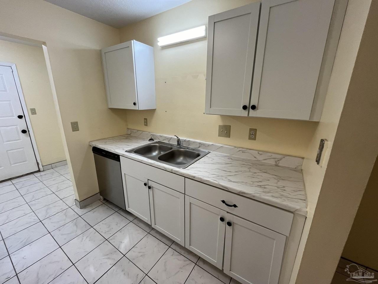 3220 Redwood Ln - Photo 6 of 18