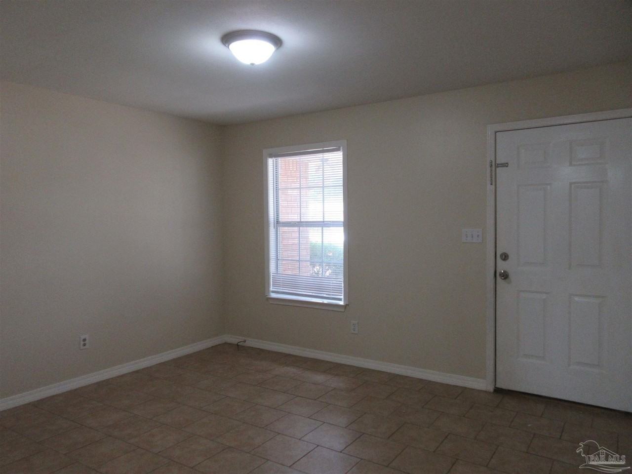 4738 Live Oak Ln - Photo 4 of 30