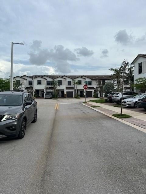 185 Sw 185th Way - Photo 2 of 13