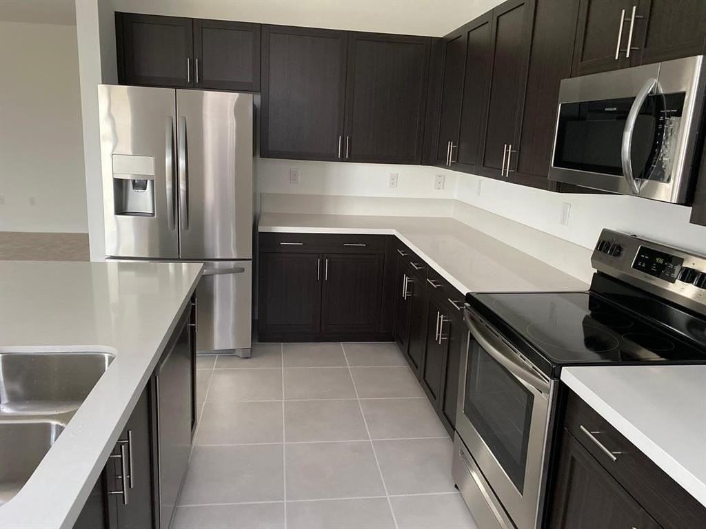 185 Sw 185th Way - Photo 3 of 13