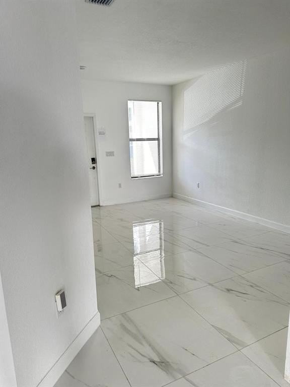 185 Sw 185th Way - Photo 5 of 13