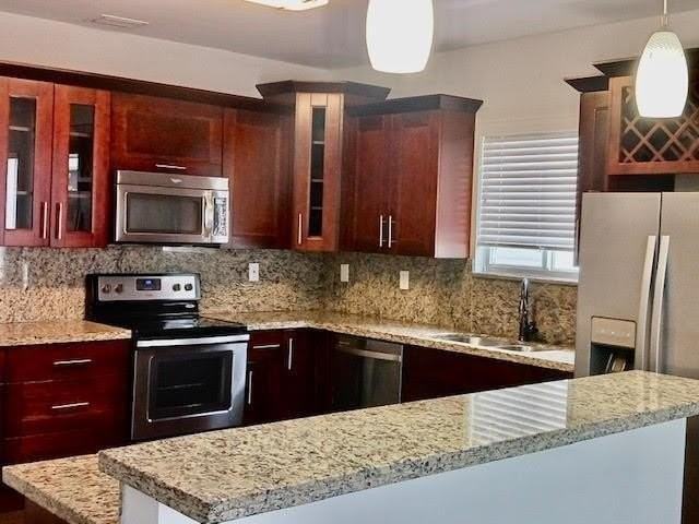 323 Sw 11th St - Photo 2 of 9