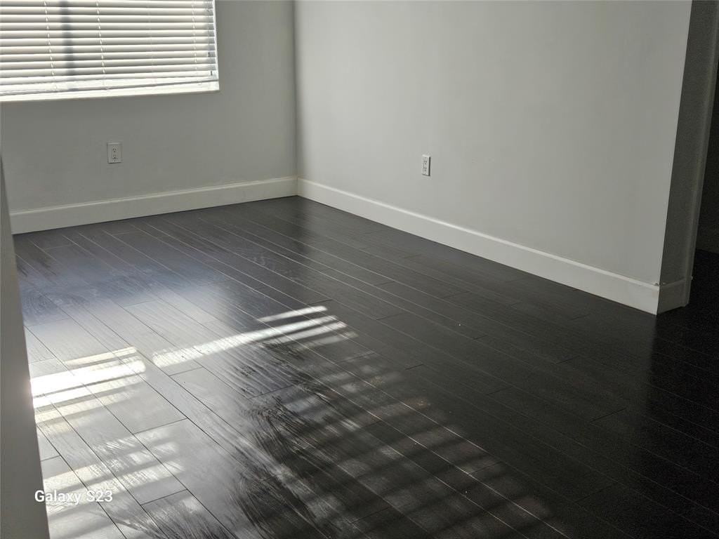 323 Sw 11th St - Photo 6 of 9