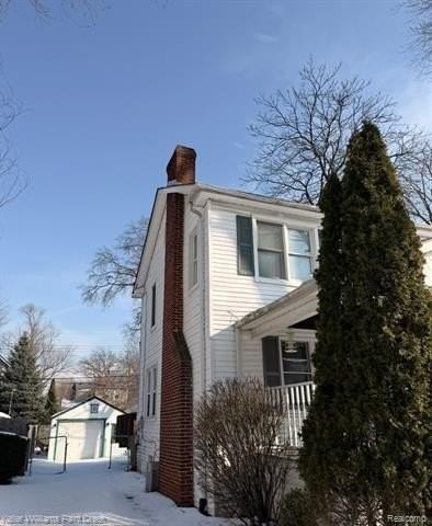 1007 Irving Ave - Photo 2 of 3