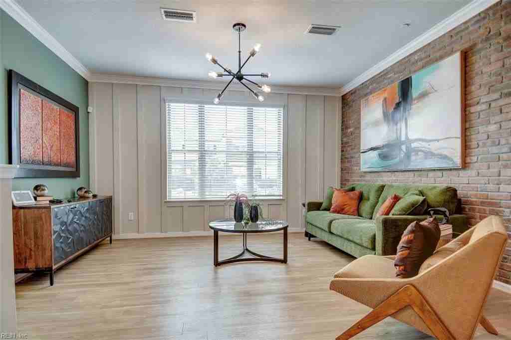 1007 Kathy Ann Way W - Photo 2 of 19