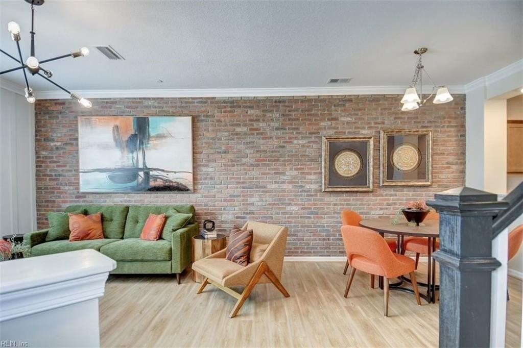 1007 Kathy Ann Way W - Photo 6 of 19