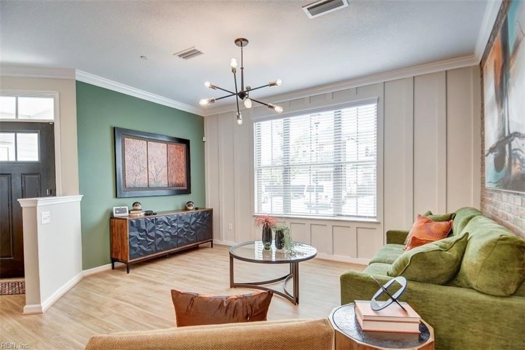 1007 Kathy Ann Way W - Photo 7 of 19