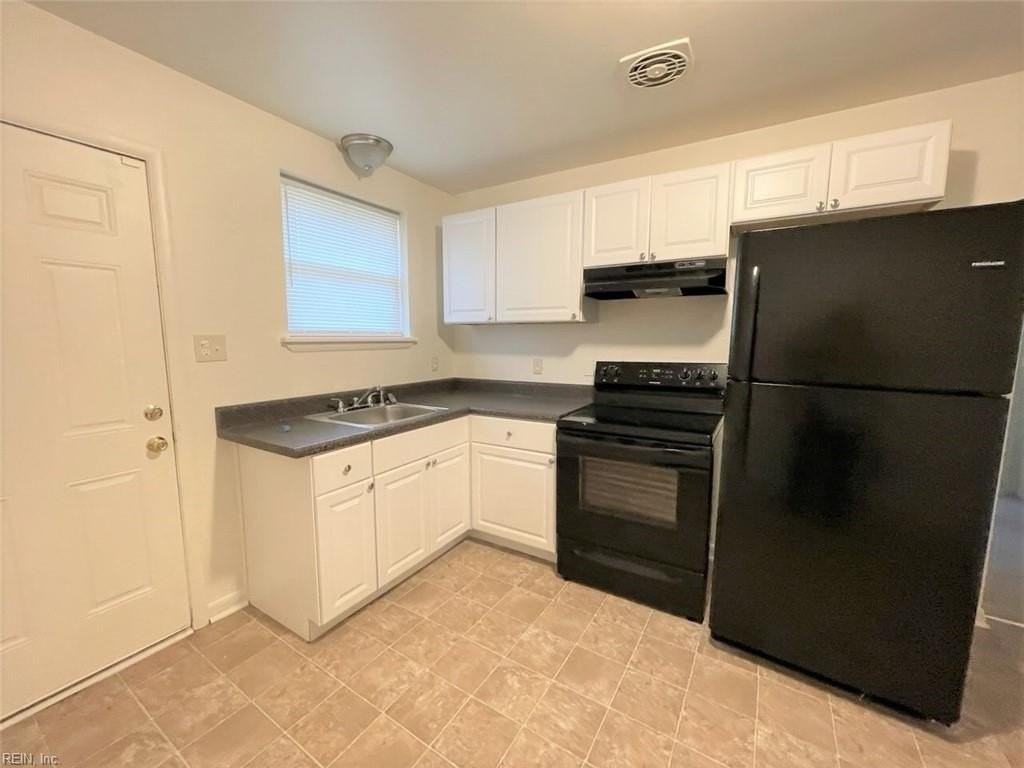 2018 Pond Ln - Photo 4 of 12