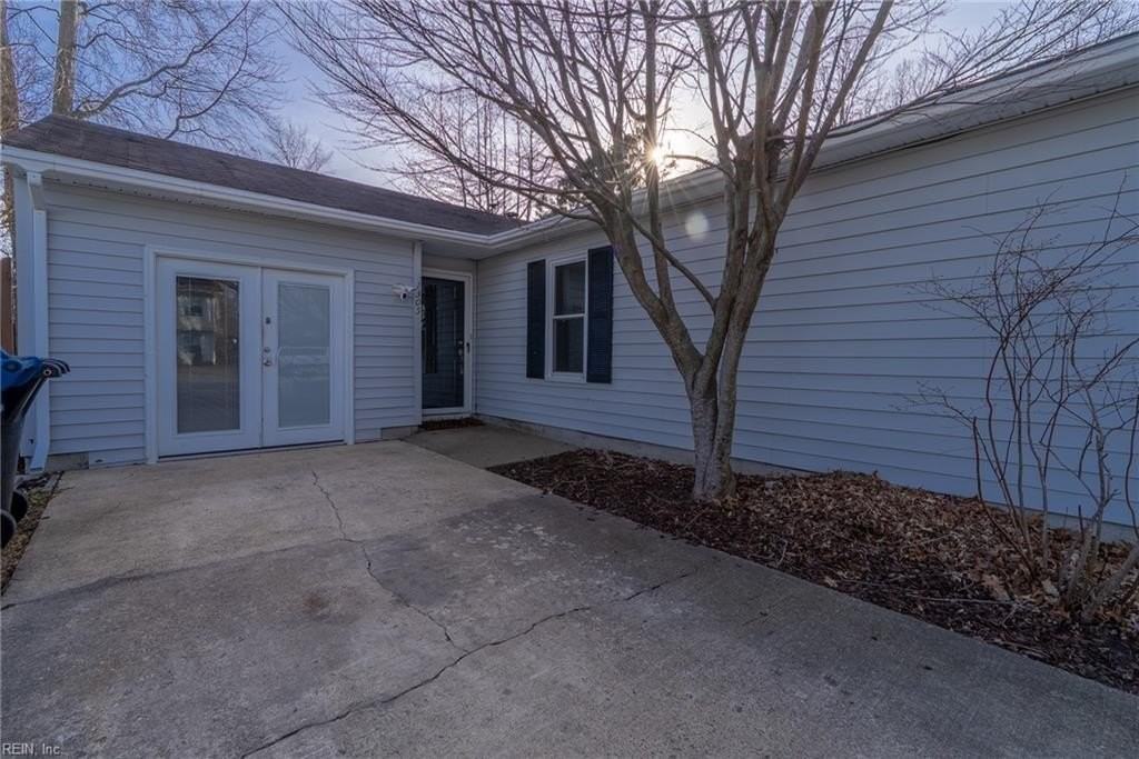 1305 Eaglewood Dr - Photo 3 of 21