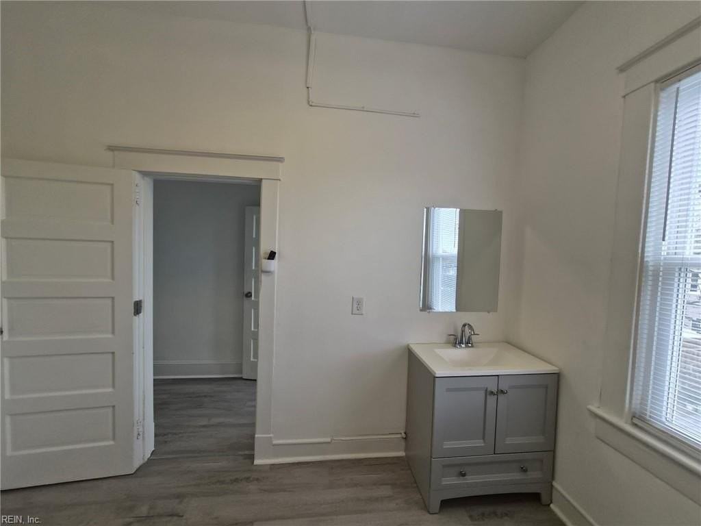 351 51st St - Photo 4 of 23