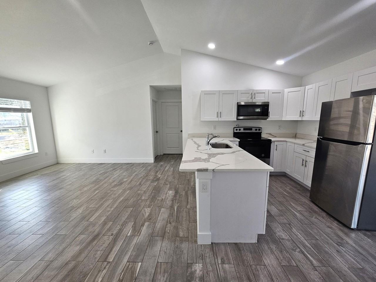 2447 Nw 5th St - Photo 5 of 15