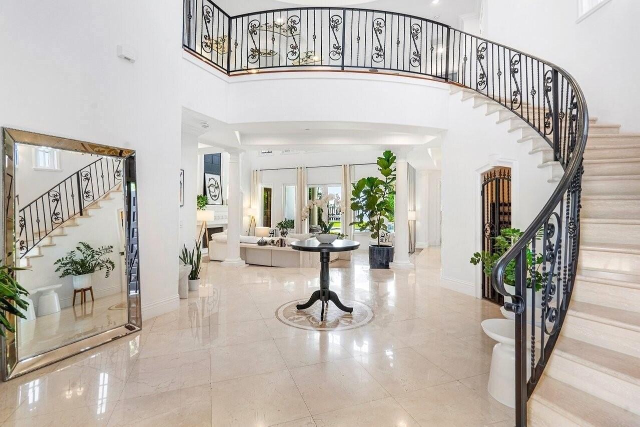 350 E Ocean Ave - Photo 4 of 50