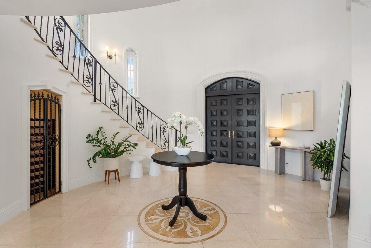 350 E Ocean Ave - Photo 5 of 50