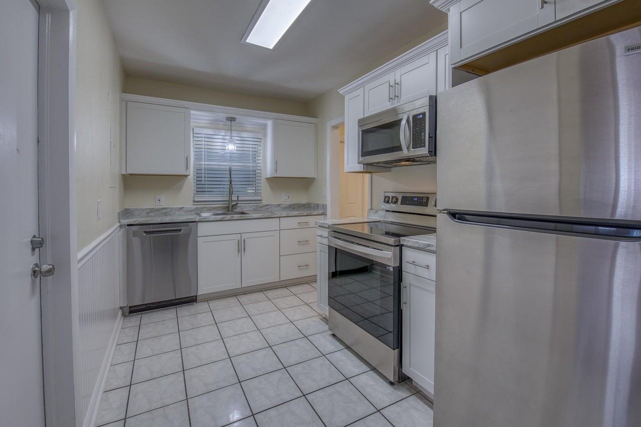 301 N Federal Hwy - Photo 4 of 25