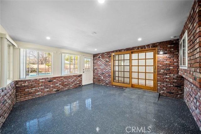 2113 N Lamer St - Photo 2 of 8