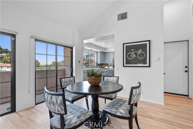 3482 Coldwater Canyon Ave - Photo 4 of 8