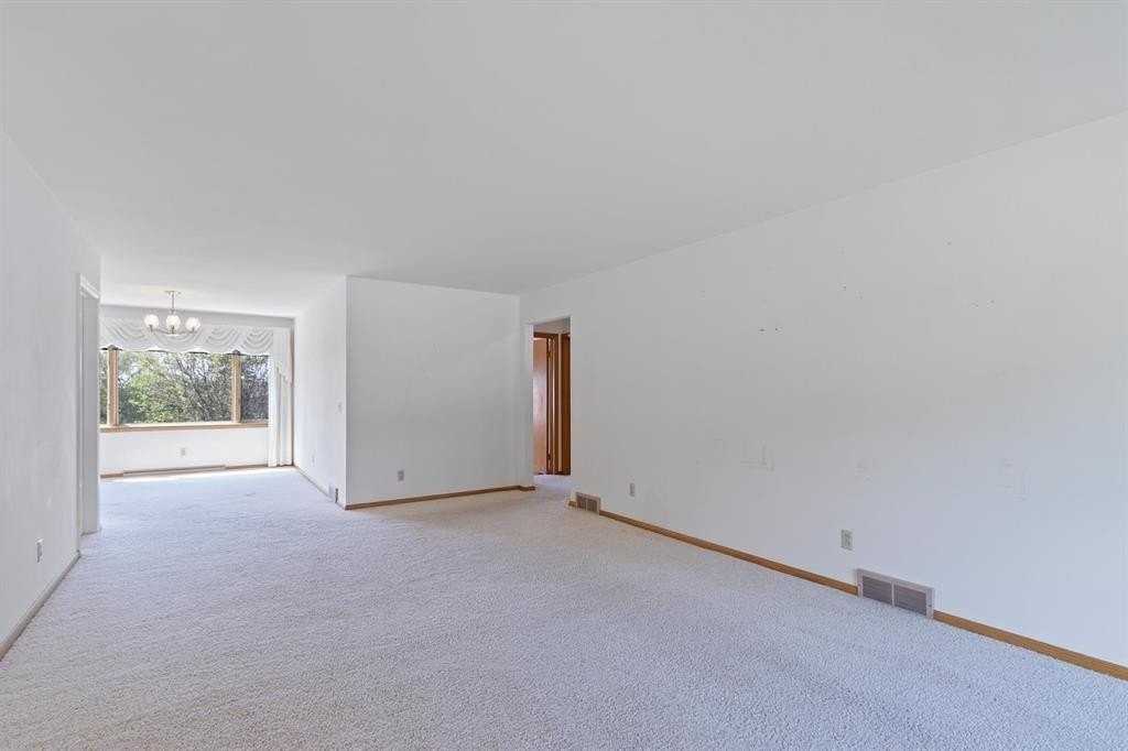 822 W Pleasant St - Photo 4 of 40