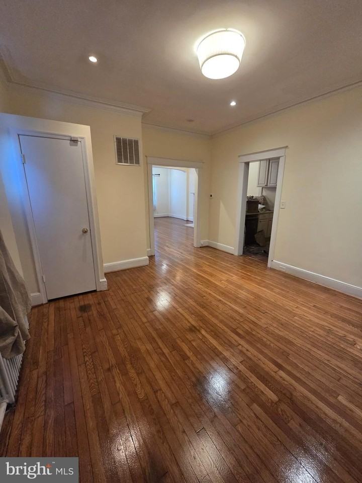 1513 Van Buren St Nw - Photo 4 of 24