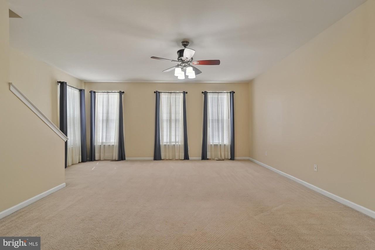 231 Tidbury Xing - Photo 4 of 14