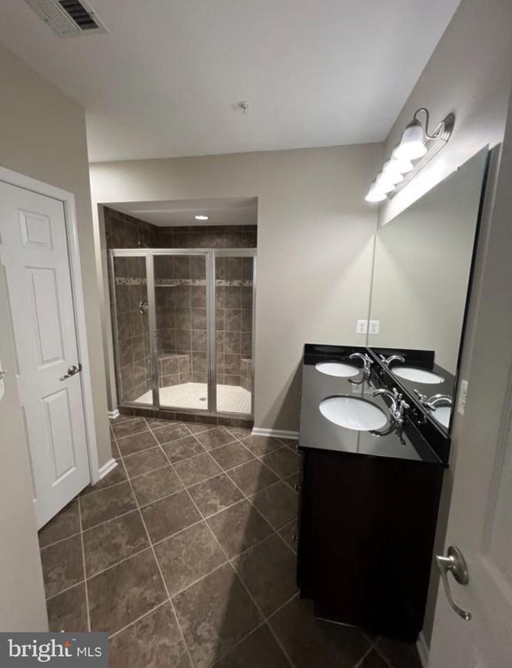 1302 Cheswick Ln - Photo 4 of 20