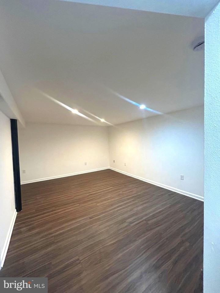 363 Baltimore Ave - Photo 4 of 20