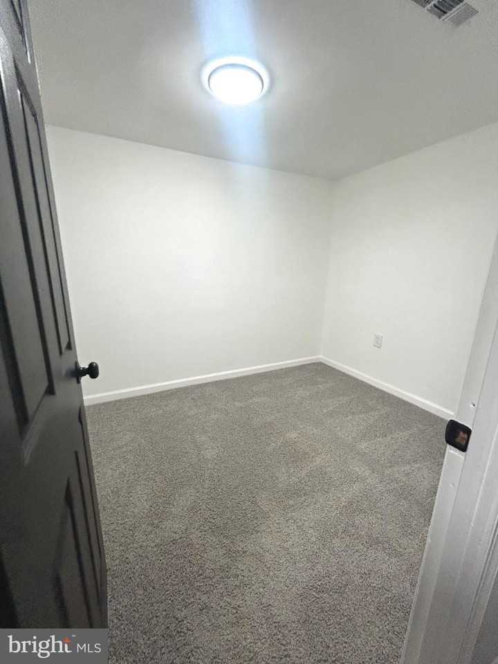 363 Baltimore Ave - Photo 7 of 20