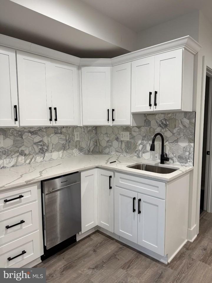 3923 Roland Ave - Photo 5 of 13