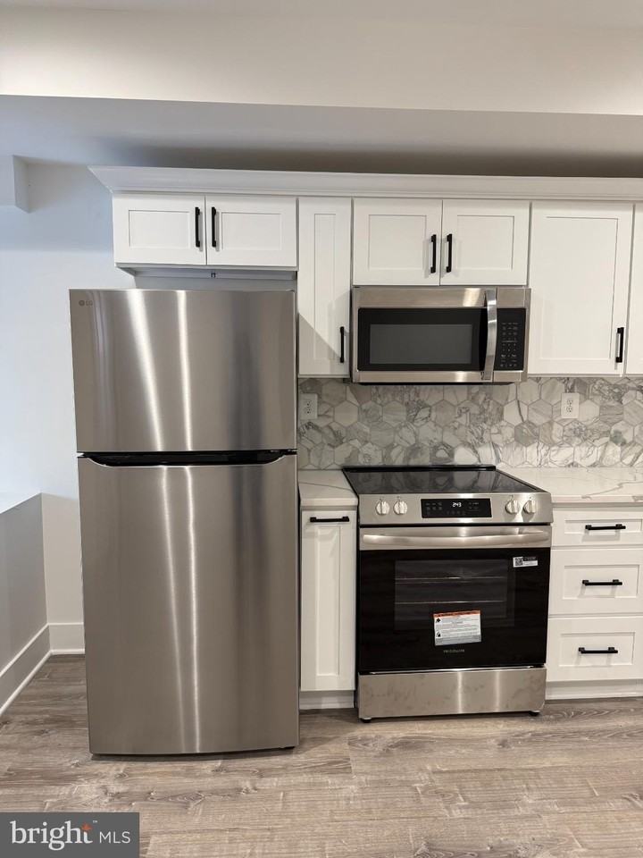 3923 Roland Ave - Photo 6 of 13