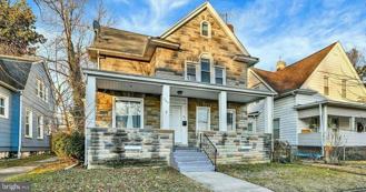 304 Collins Ave Fl 2 - Photo 1 of 1