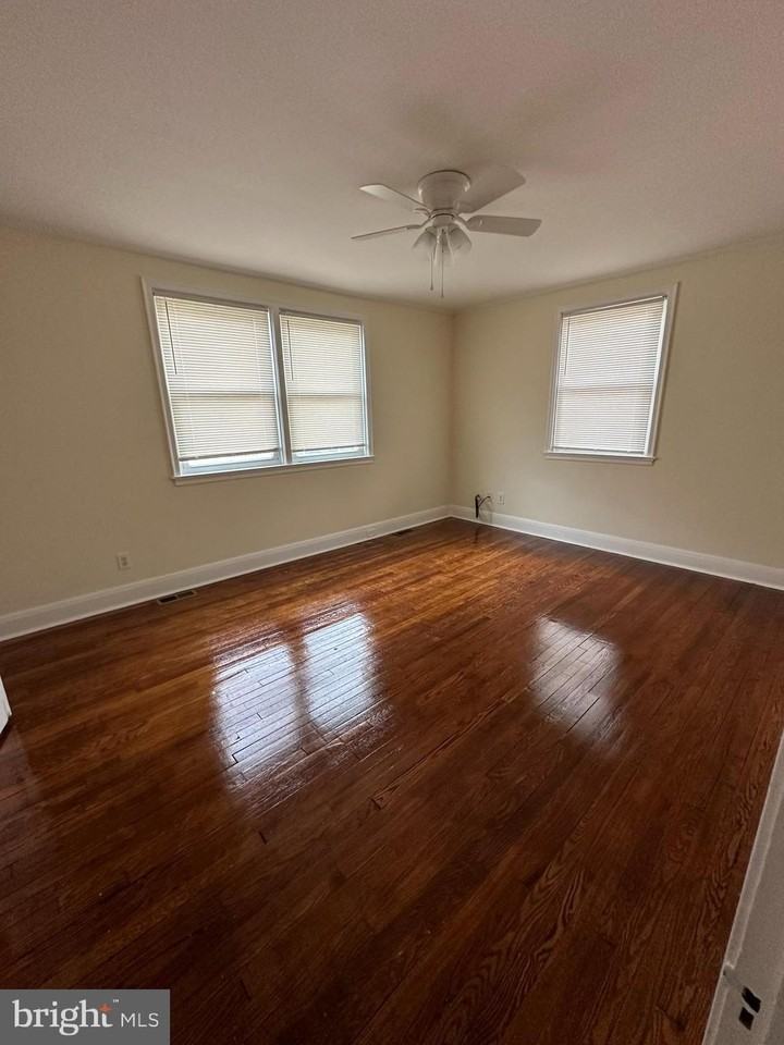 9 E Overlea Ave Unit 1 - Photo 7 of 8