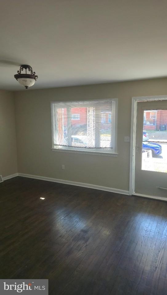 8004 Gray Haven Rd - Photo 4 of 14