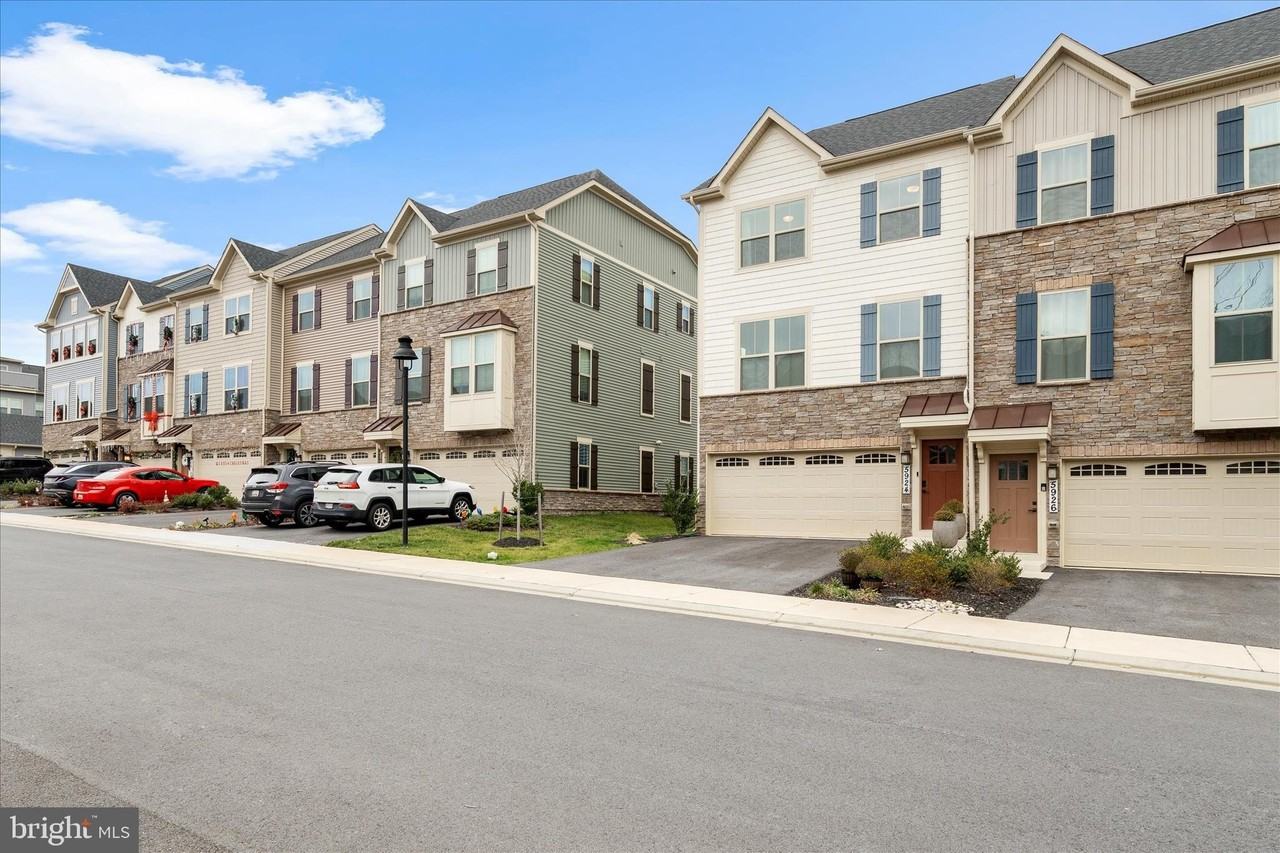 5924 Pecking Stone St - Photo 6 of 50