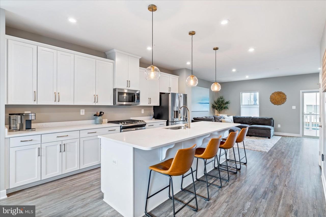 5924 Pecking Stone St - Photo 7 of 50