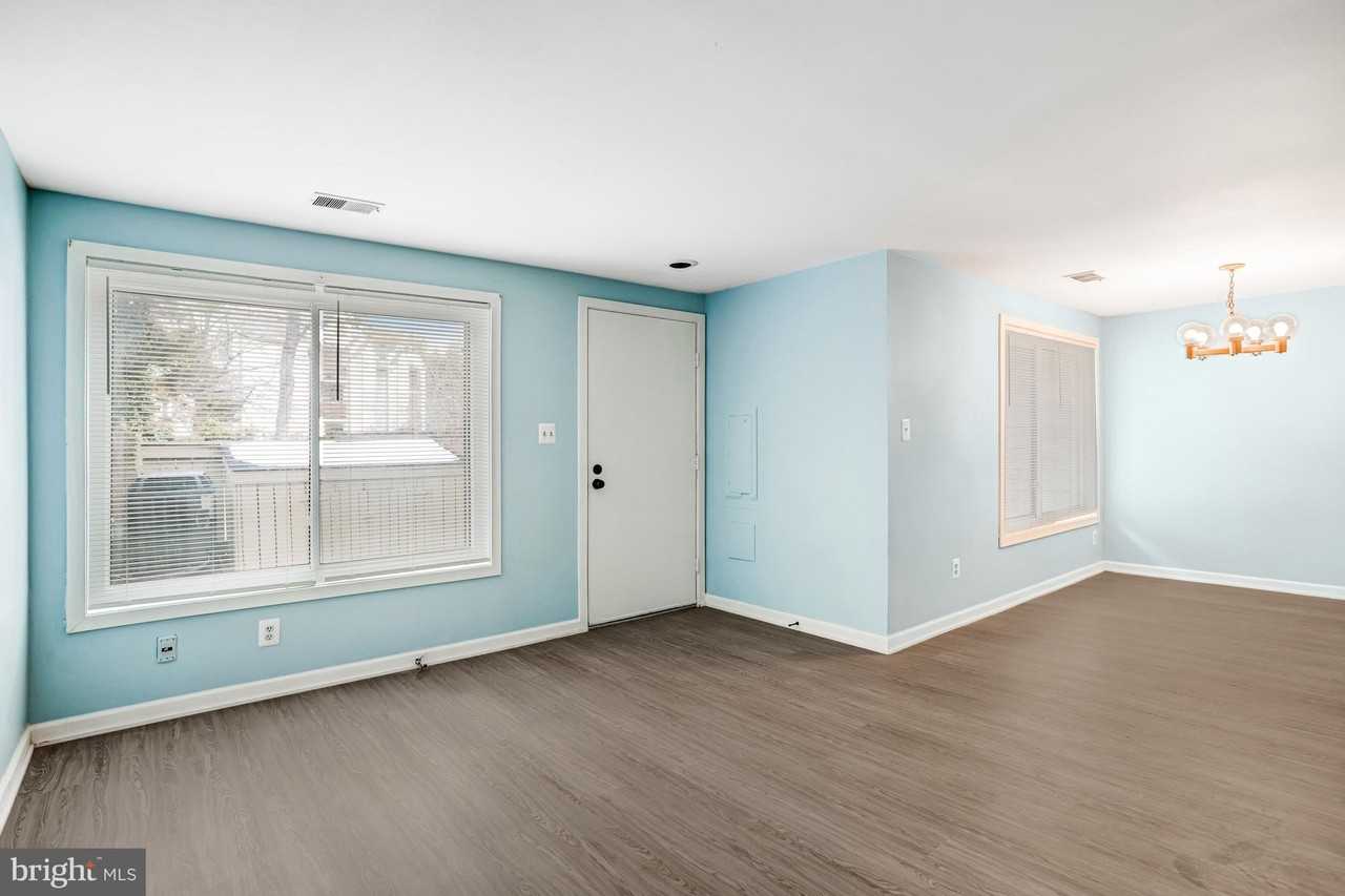 9410 Walburg Way - Photo 5 of 28