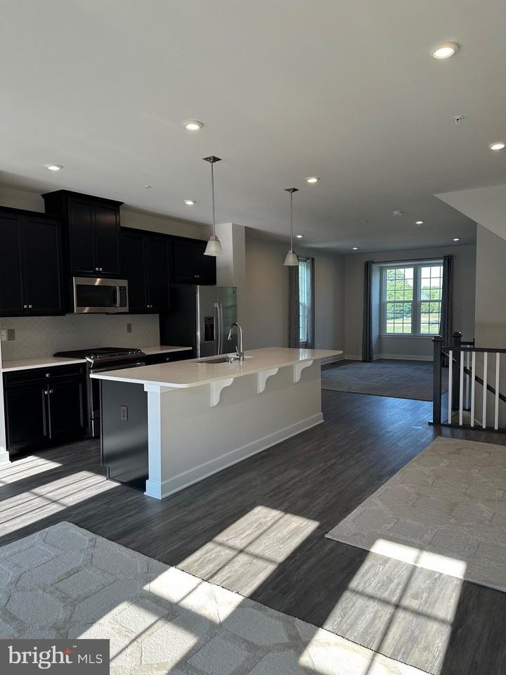 16577 Fife Way - Photo 3 of 13