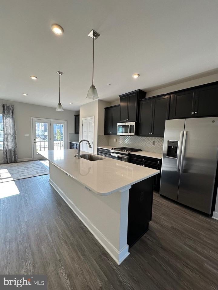 16577 Fife Way - Photo 4 of 13