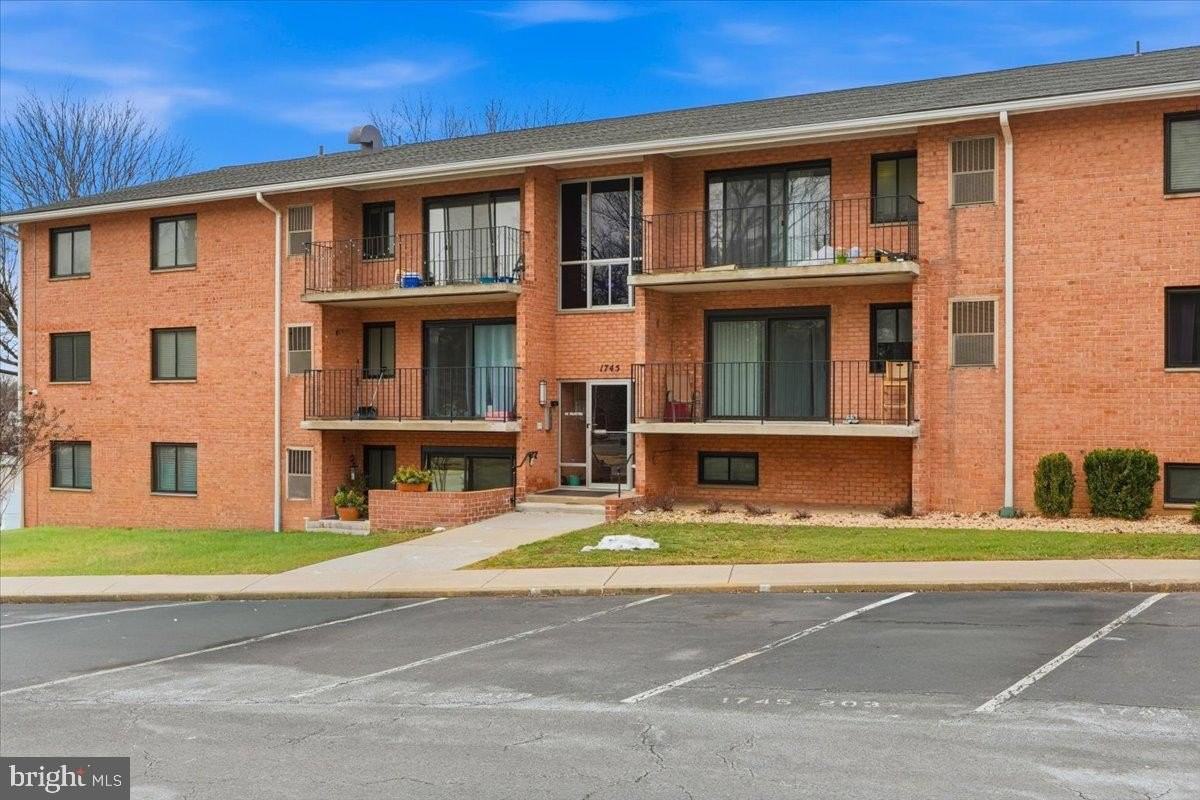 1745 Edgewood Hill Cir Apt 3 - Photo 2 of 30