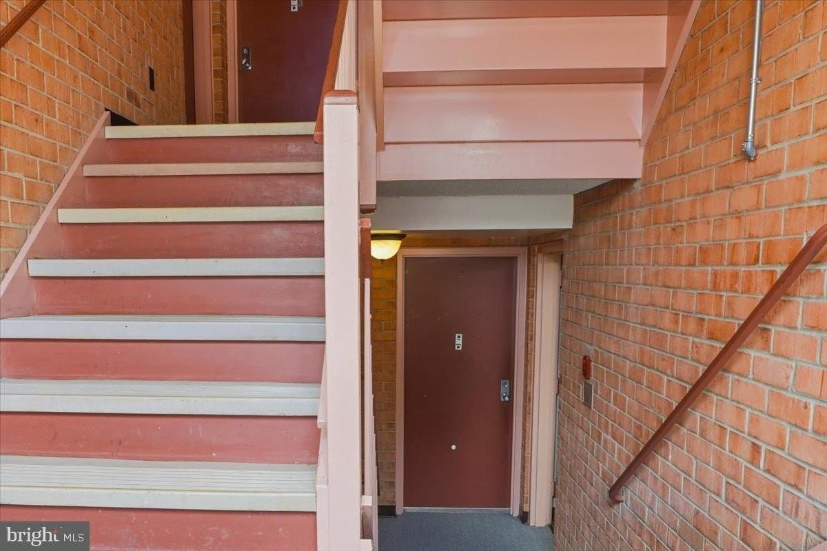 1745 Edgewood Hill Cir Apt 3 - Photo 3 of 30